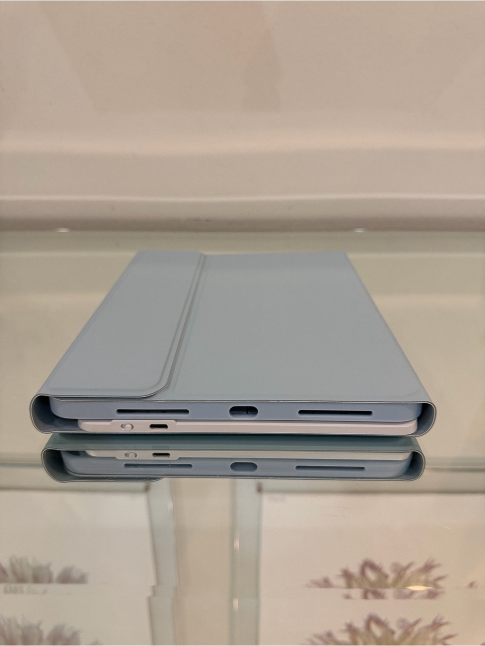 IPAD - Tablet Keyboard Case with Built-In Trackpad - Picture 6 of 8
